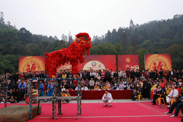 2012年2月5日，江海区龙狮武术协会成立仪式暨龙狮武术比赛在江南文化广场举行。.JPG