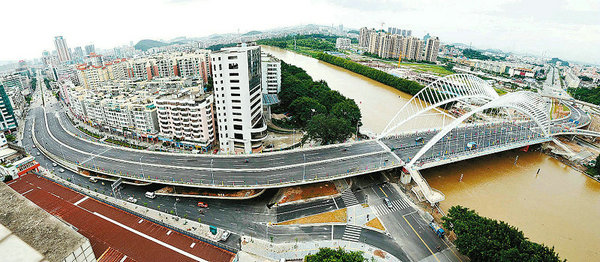 2012年6月26日，连接江海区和蓬江区的东华大桥通车。.jpg