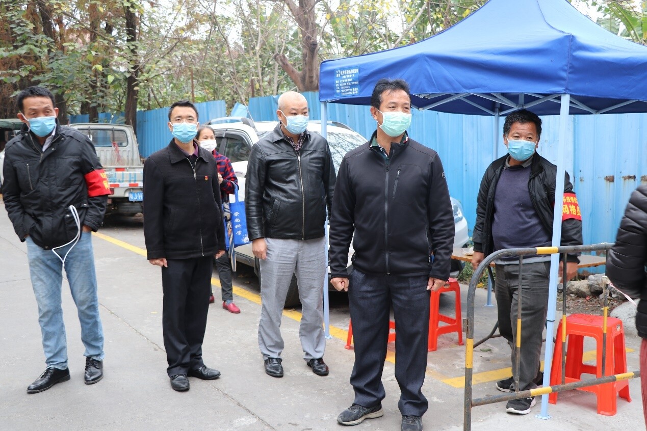 28期）党建结对共同防疫 履职尽责争当先锋——区退役军人事务局助力推进威东村防疫工作_1