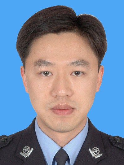 梁中杰（蓝底）.jpg