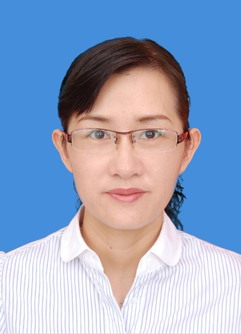 胡悦玲（蓝底）.jpg