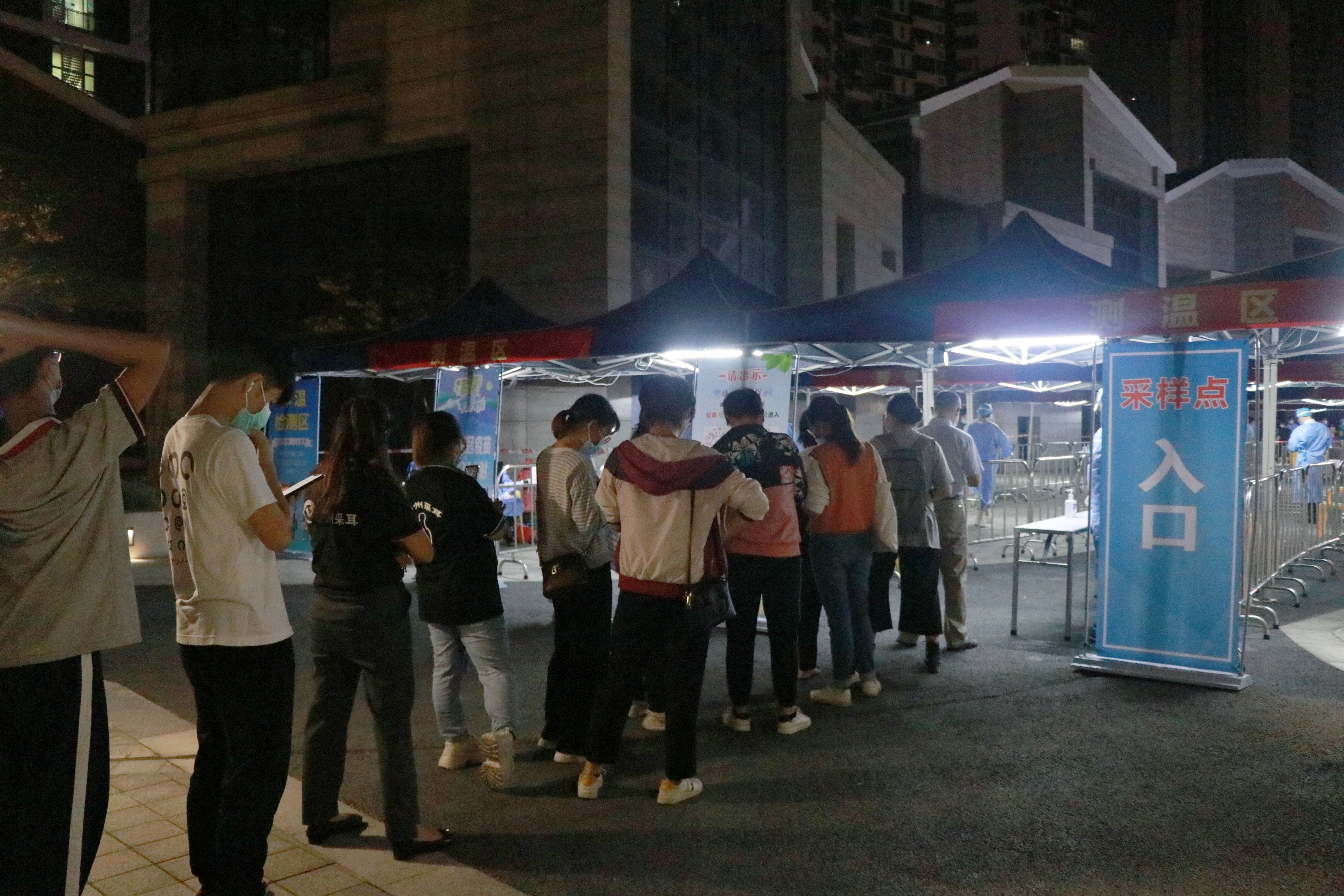 大规模核酸现场.jpg