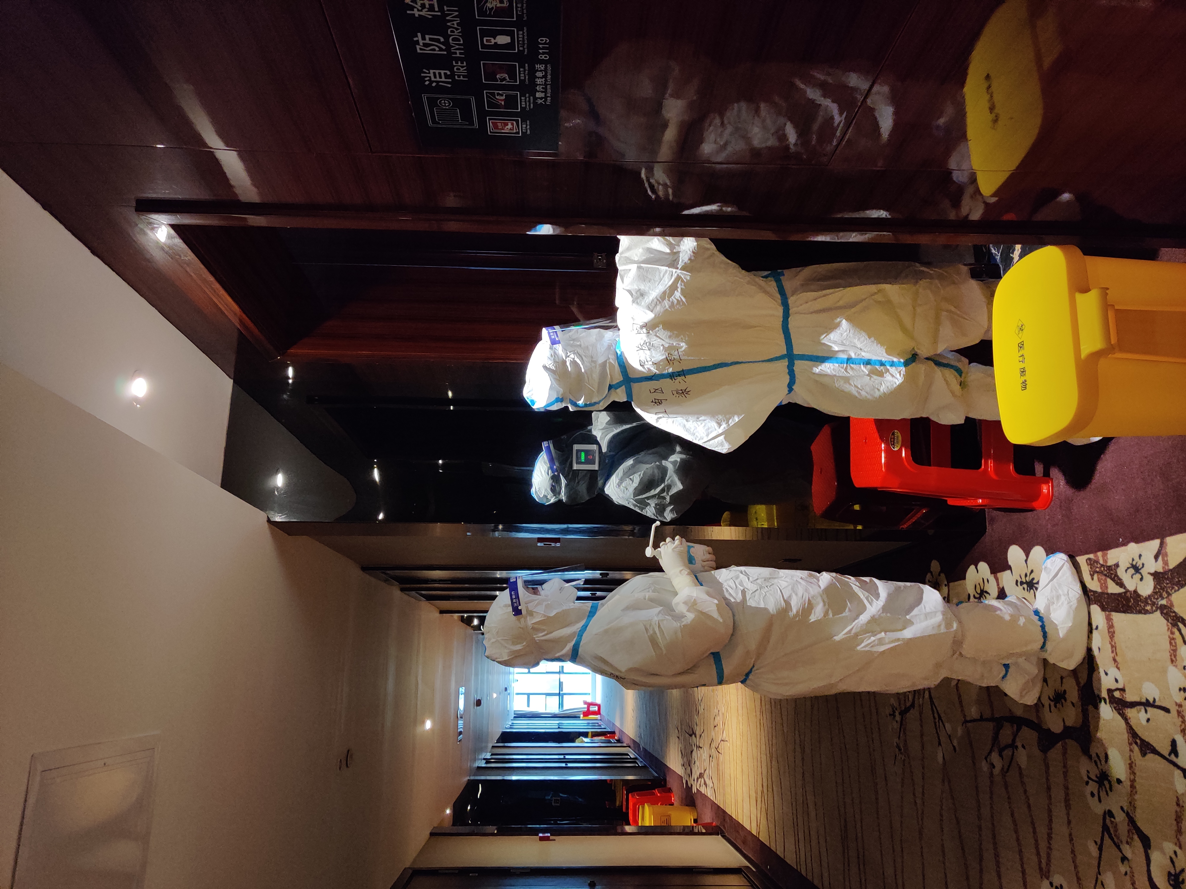 4.江海区隔离酒店护士为对象做健康监测.jpg