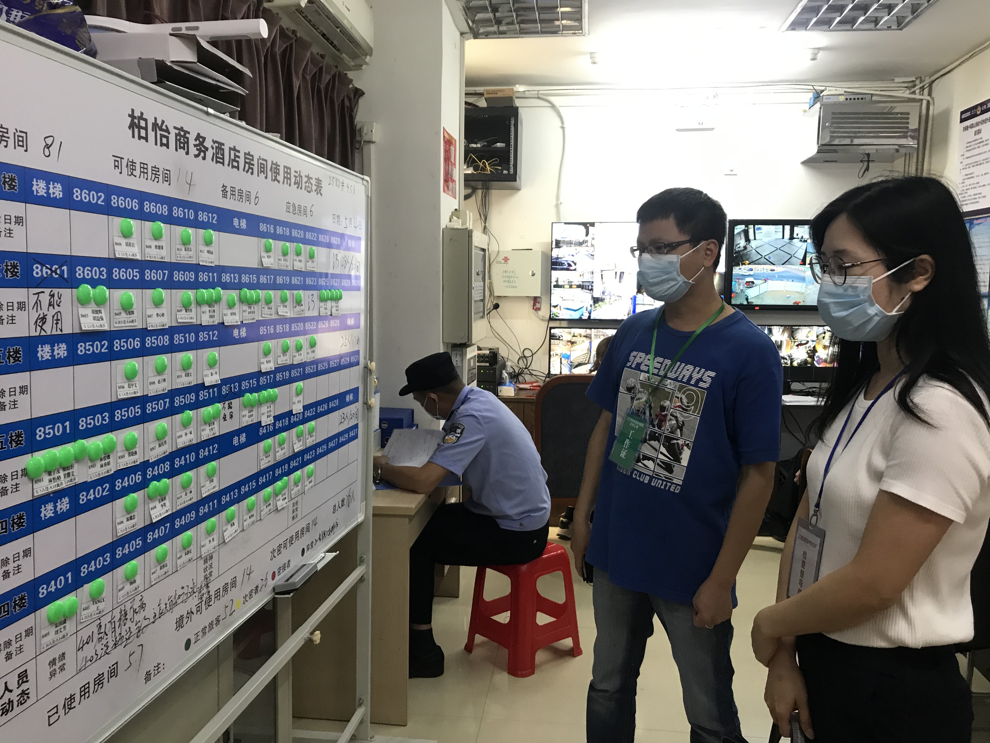 3.谭晓红副局长督导重点场所.jpg