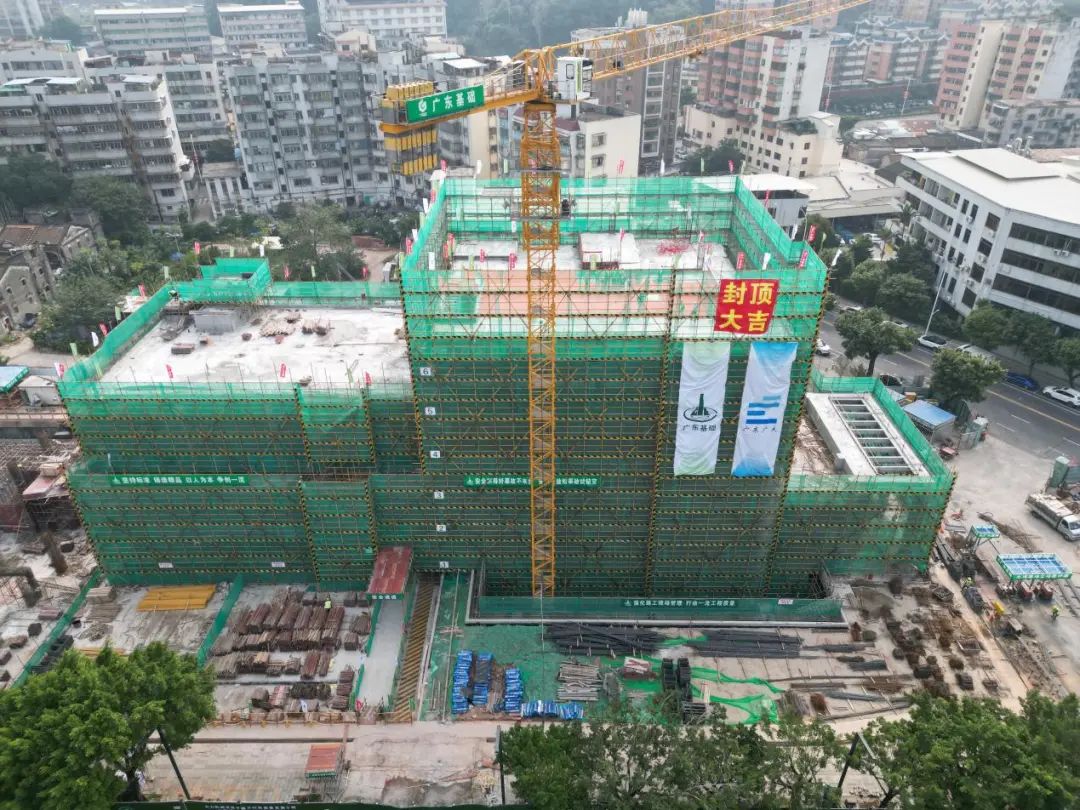 江南街道社区卫生服务中心异地重建工程于2023年12月1日举行综合楼封顶仪式.jpg