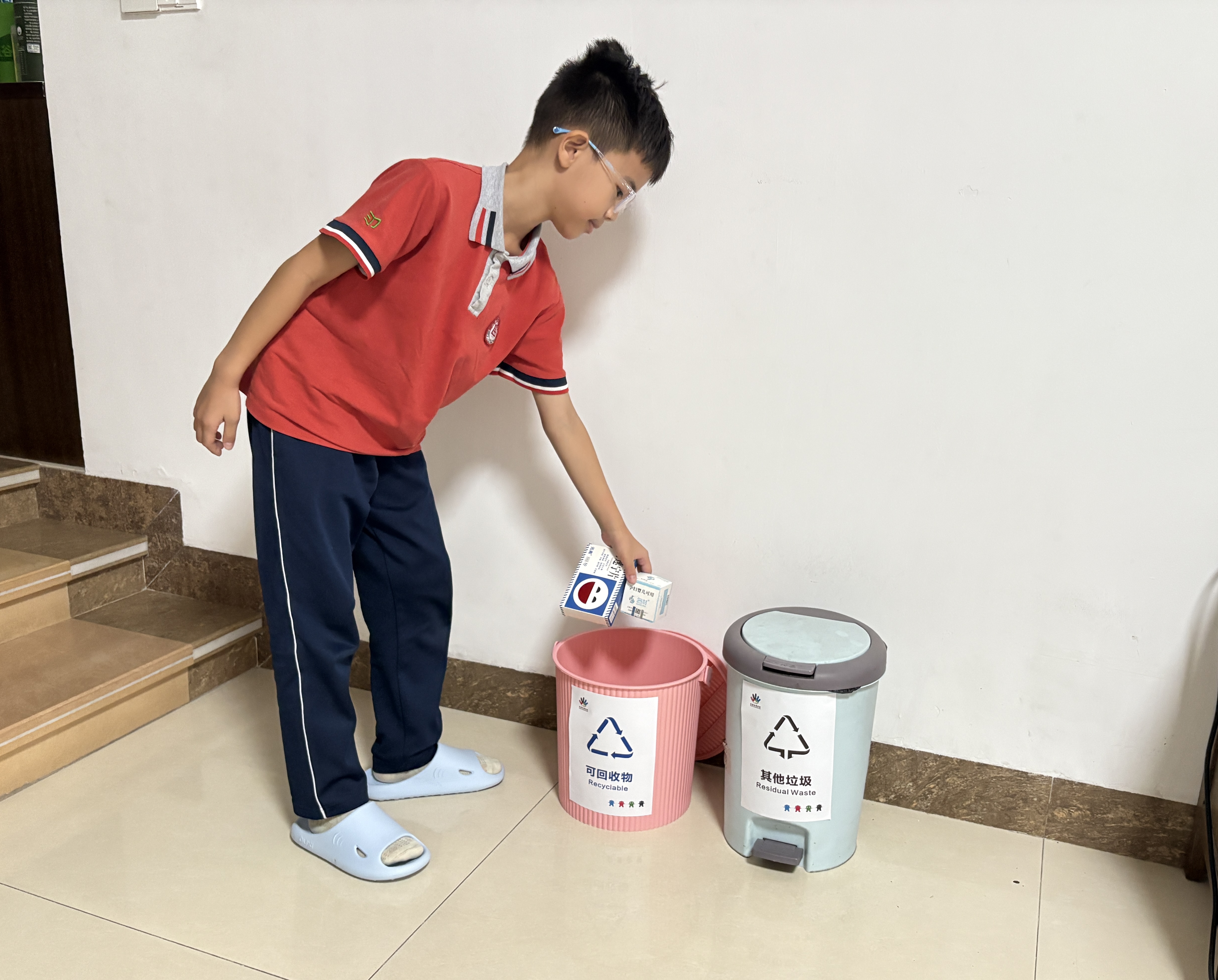 P3  华兴小学开展“小手拉大手”活动1.jpg