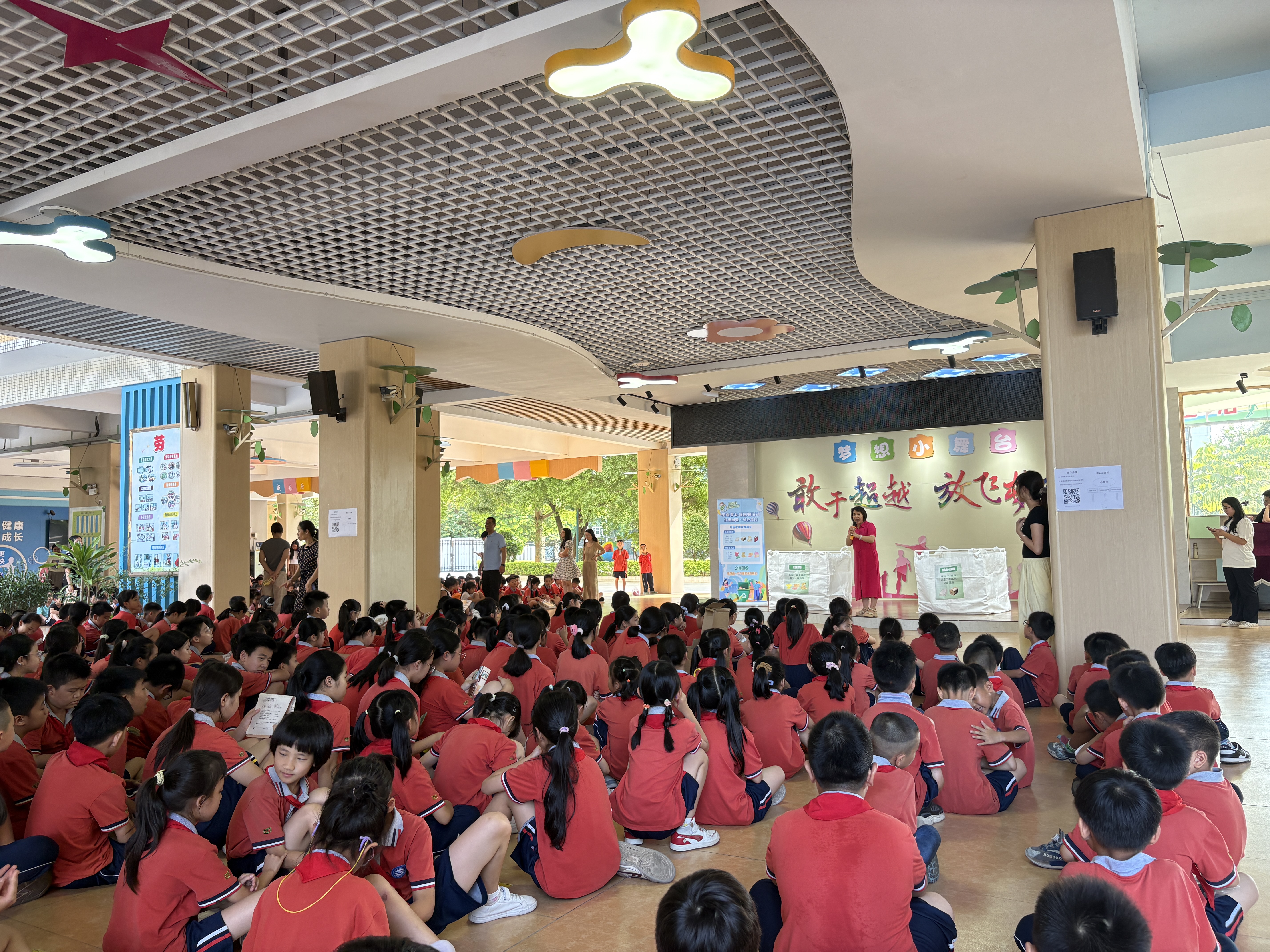 P1  朗晴小学校长组织回收活动1.JPG