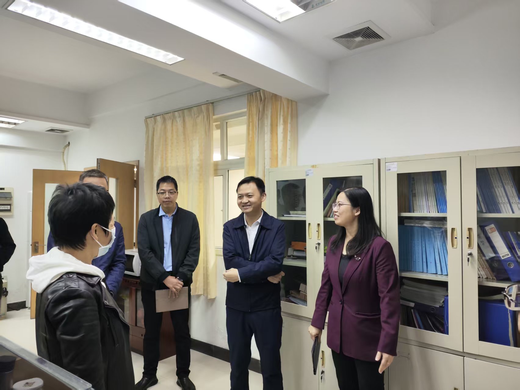 （财政专报2026年第2期）江海区区长颜乐中带队赴区财政局走访慰问.doc_1