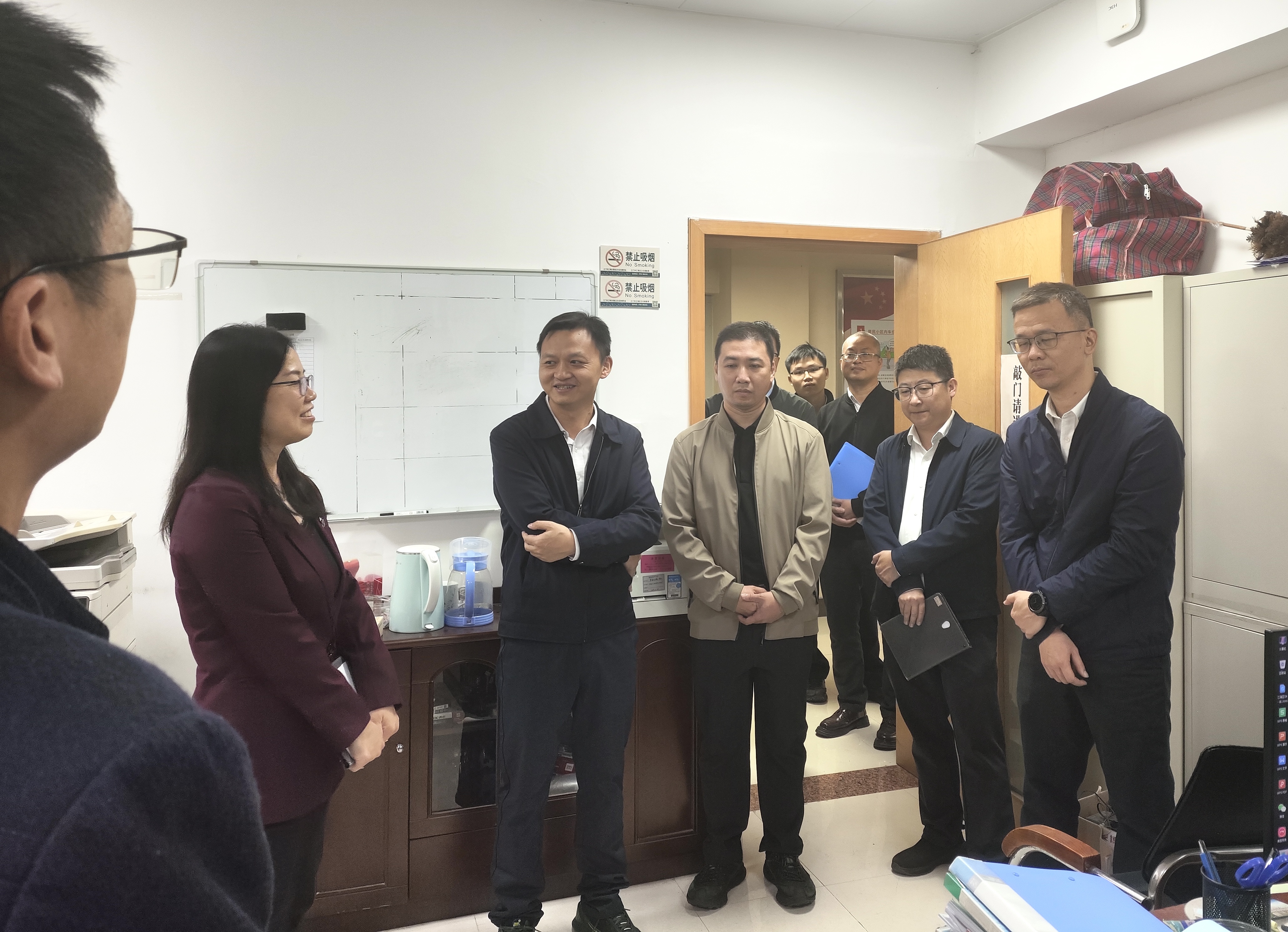 （财政专报2026年第2期）江海区区长颜乐中带队赴区财政局走访慰问.doc_2