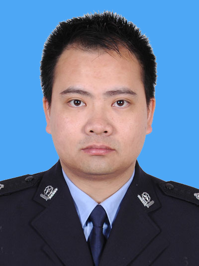 梁志坚（蓝底）.jpg